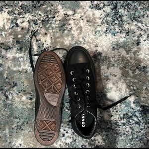Size 9 Black converse